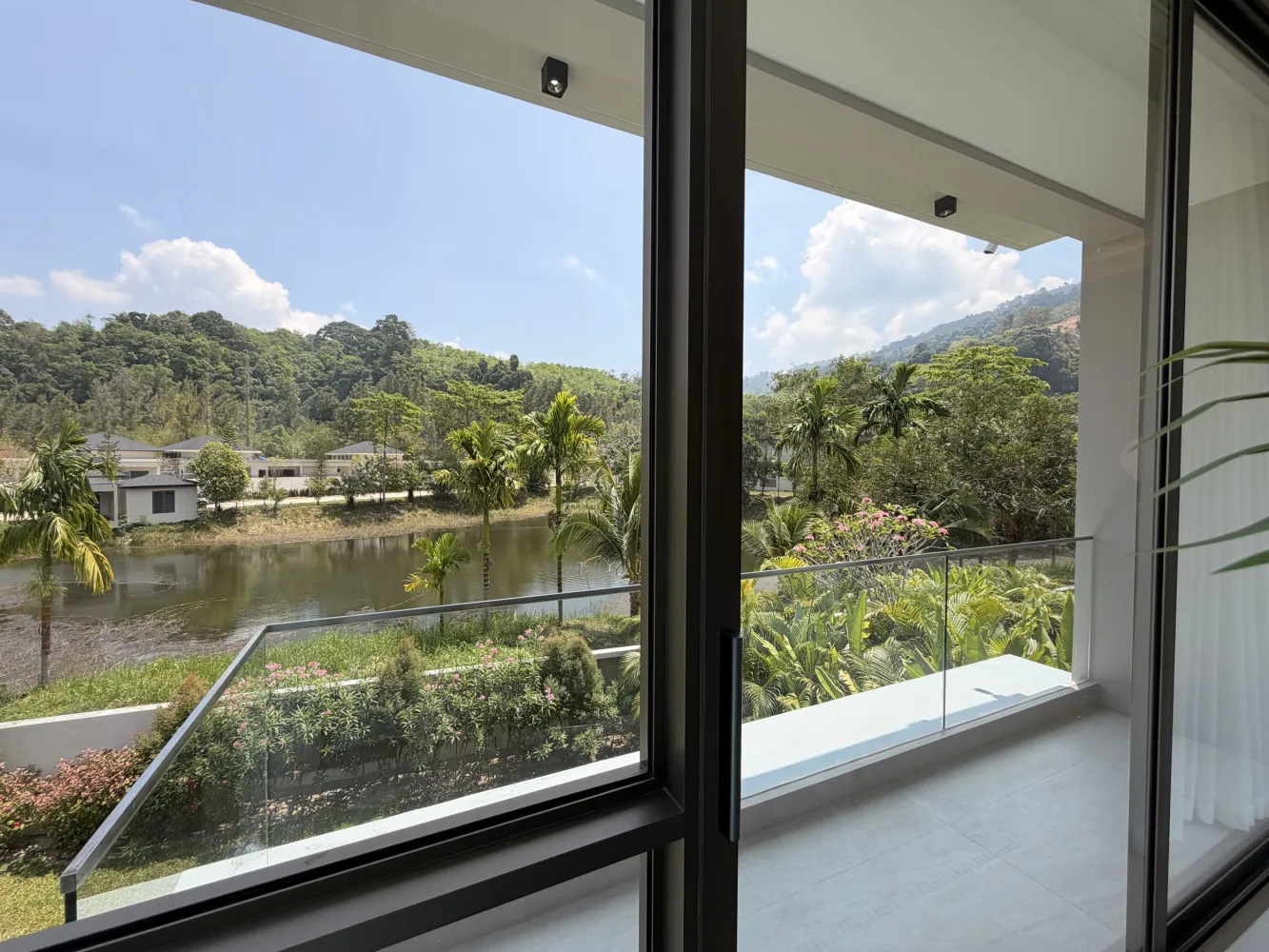 Property image - full photo 38