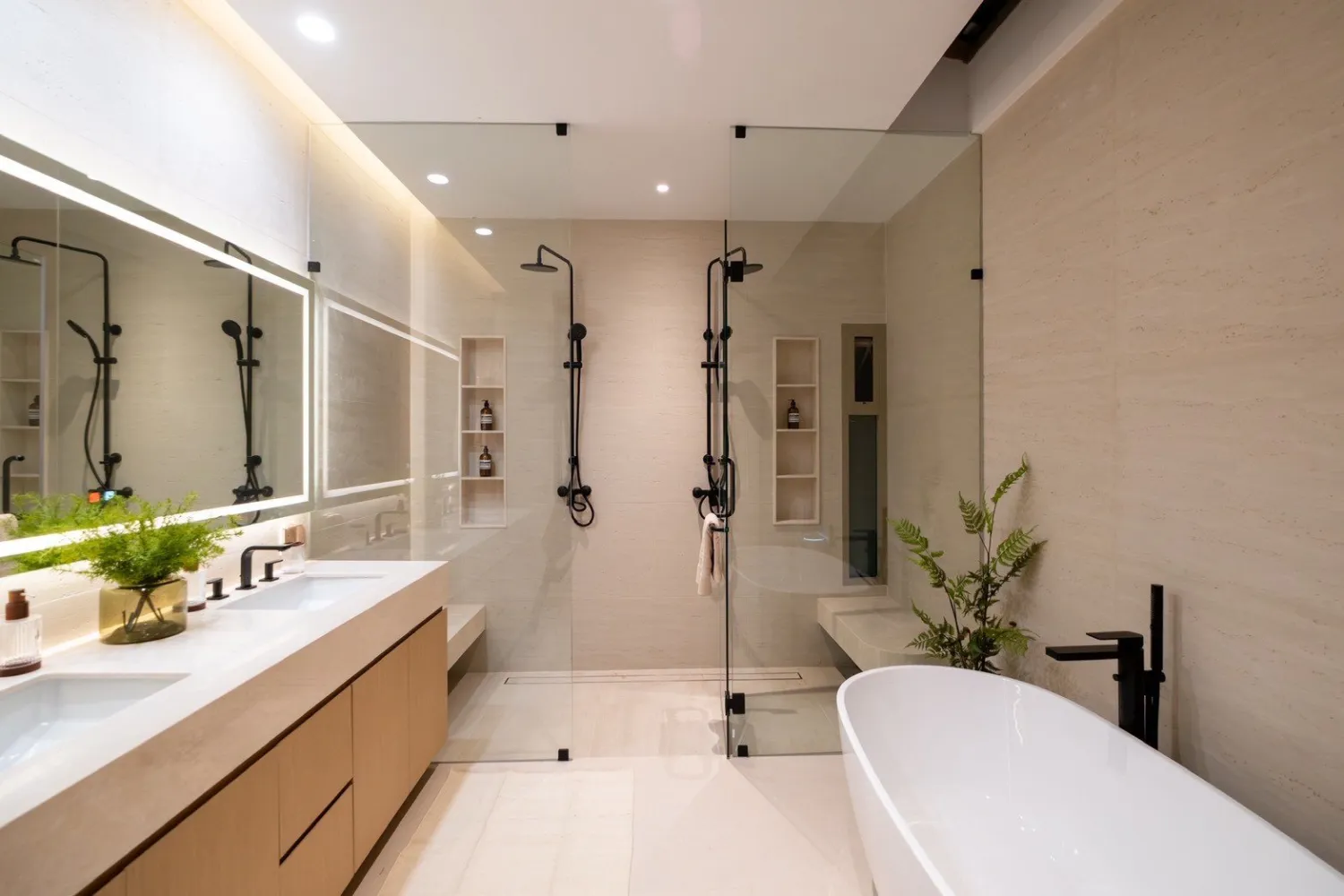 Property image - full photo 36