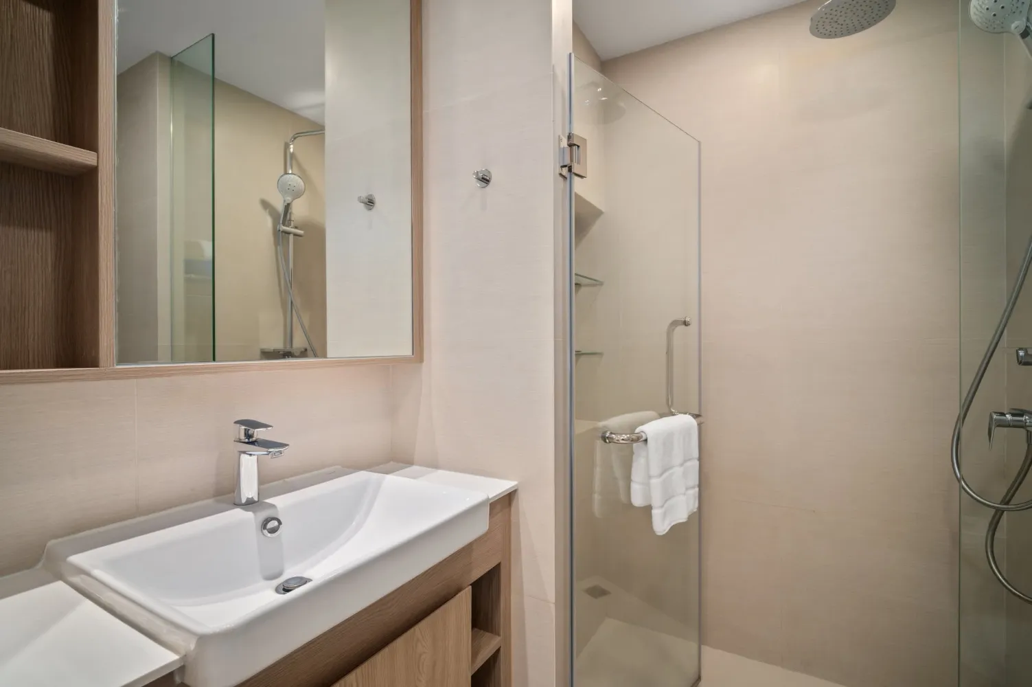 Property image - full photo 16