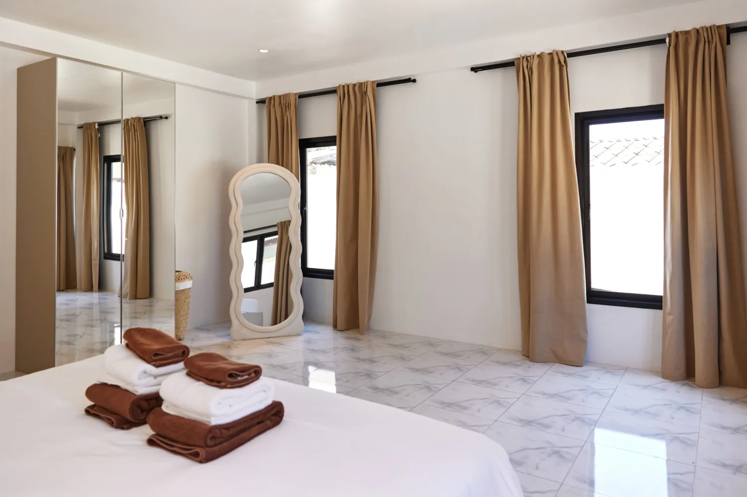 Property image - full photo 33