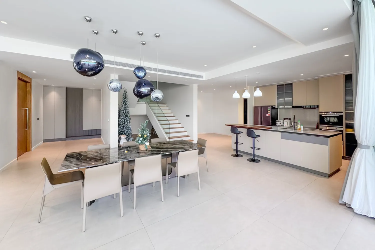 Property image - full photo 8