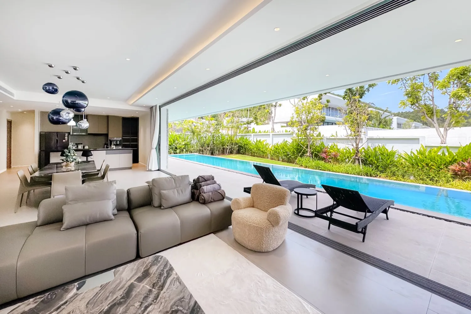 Property image - full photo 2