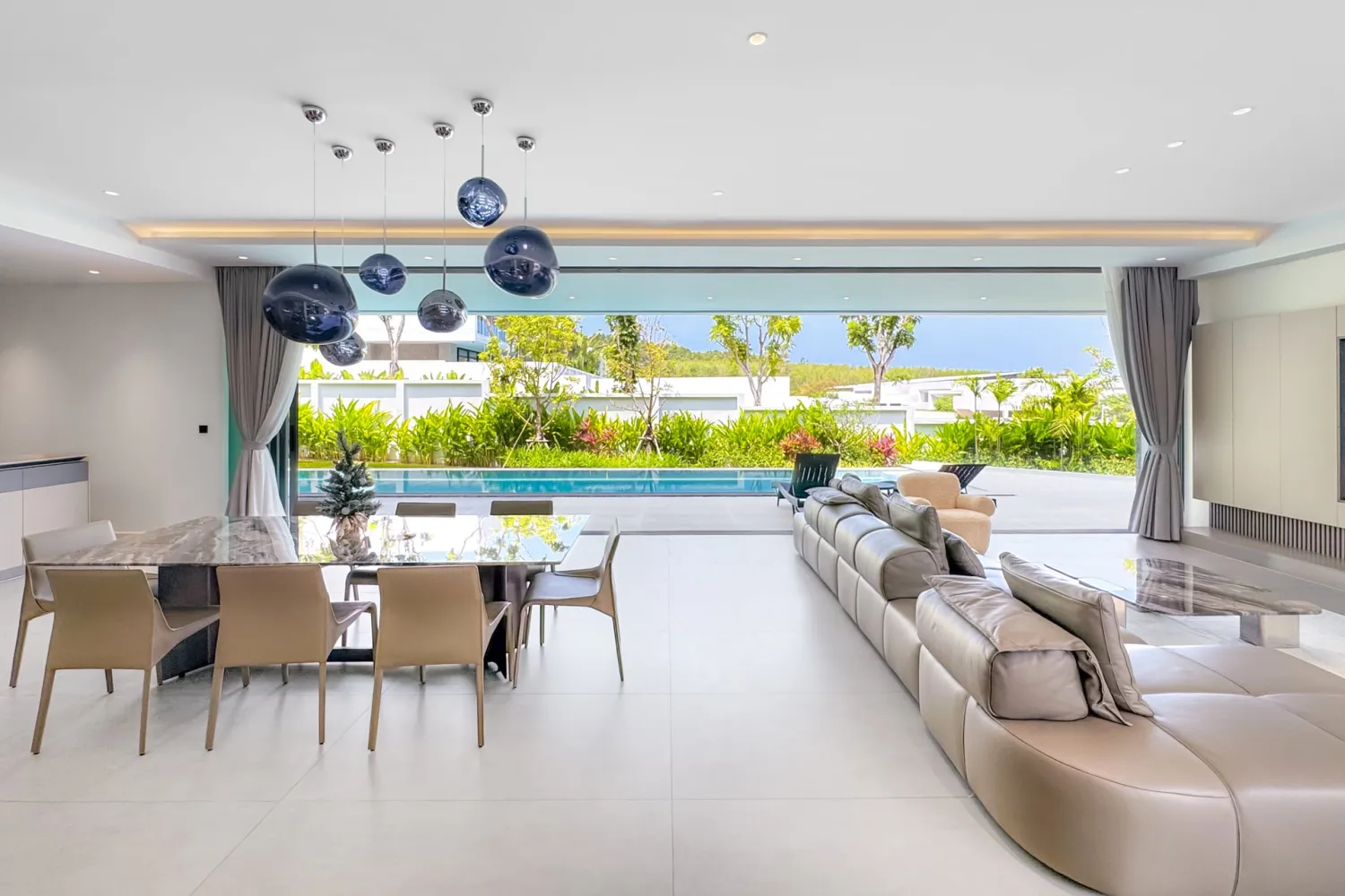 Property image - full photo 4