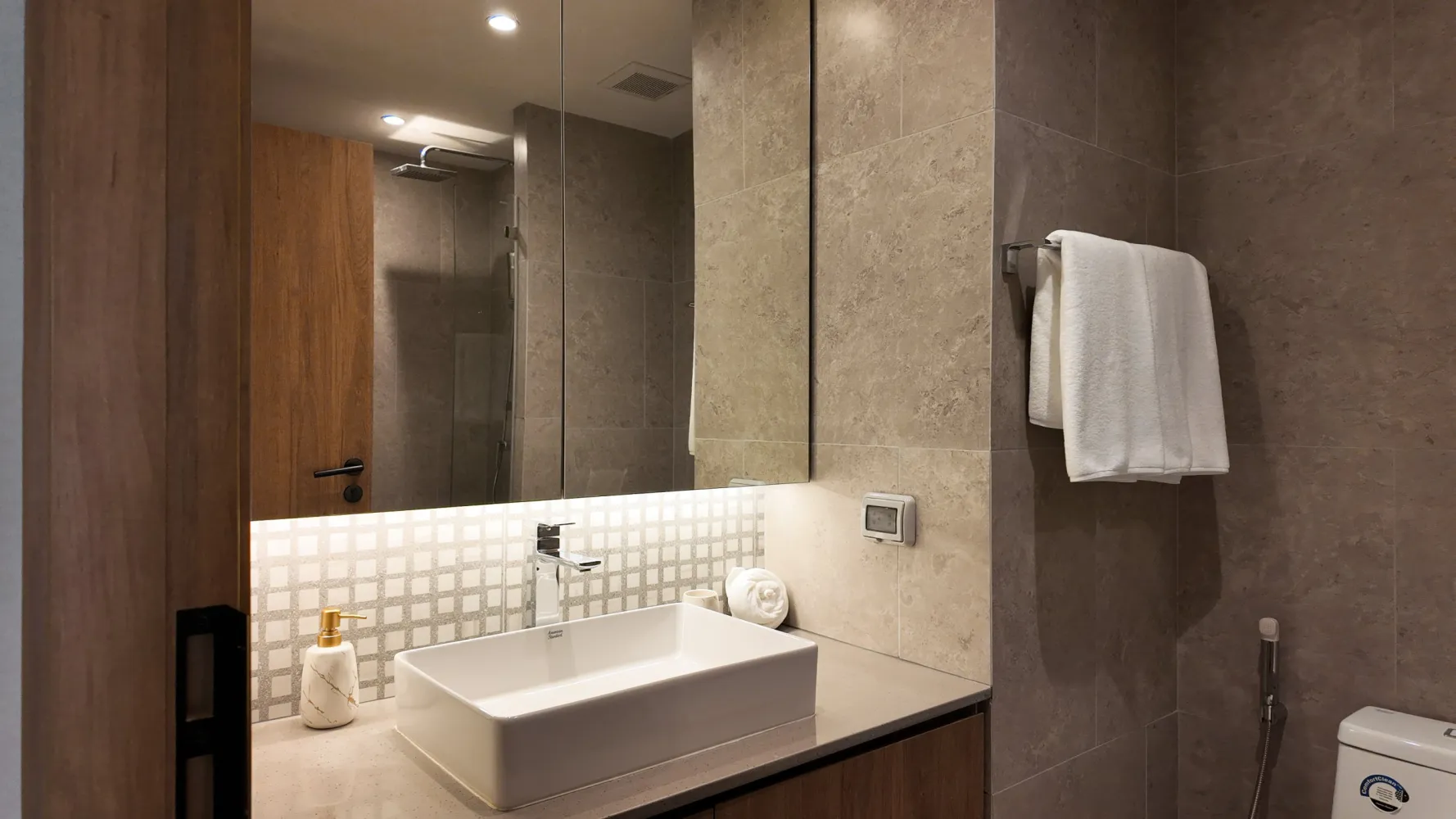Property image - full photo 5