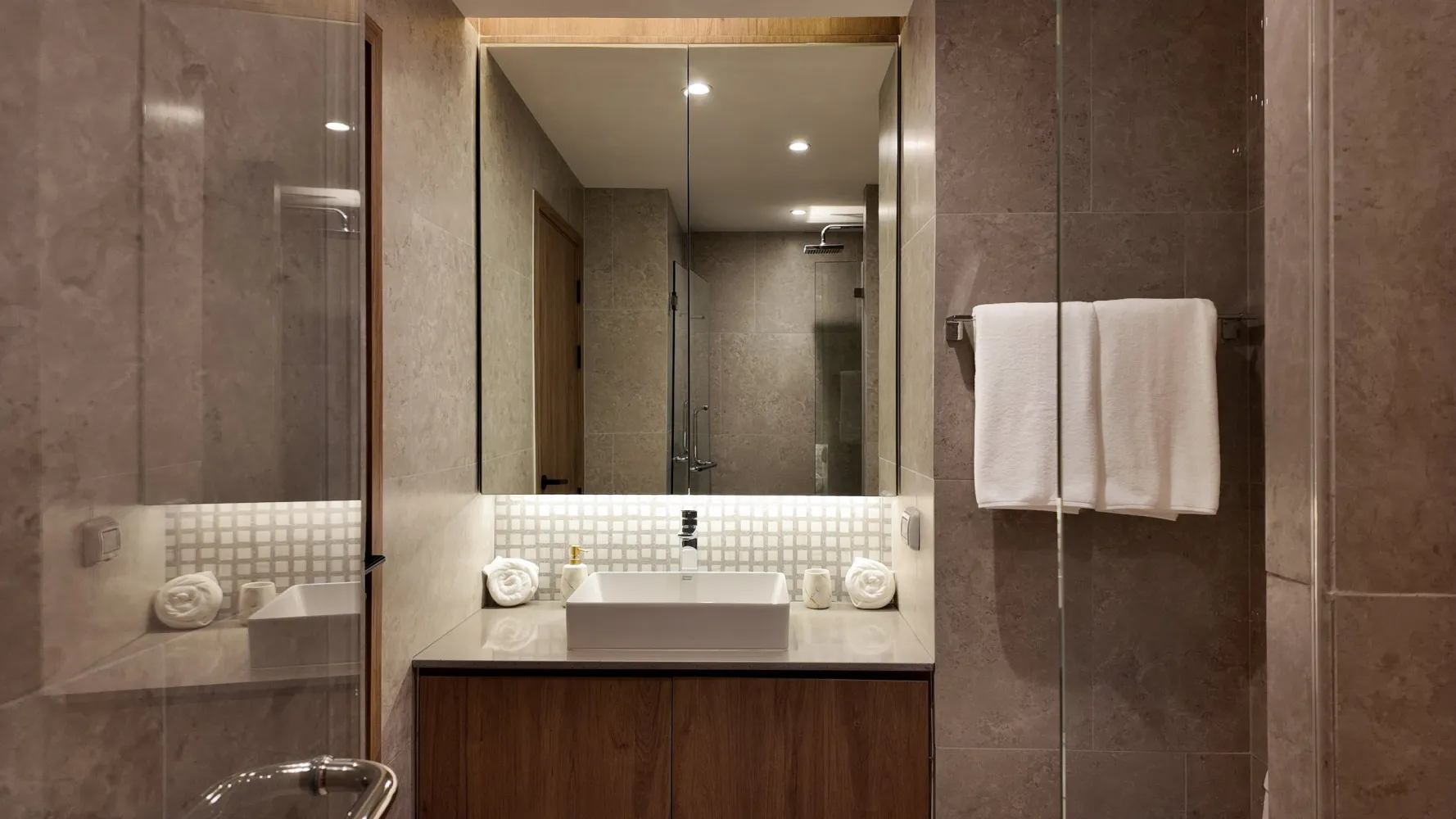 Property image - full photo 6