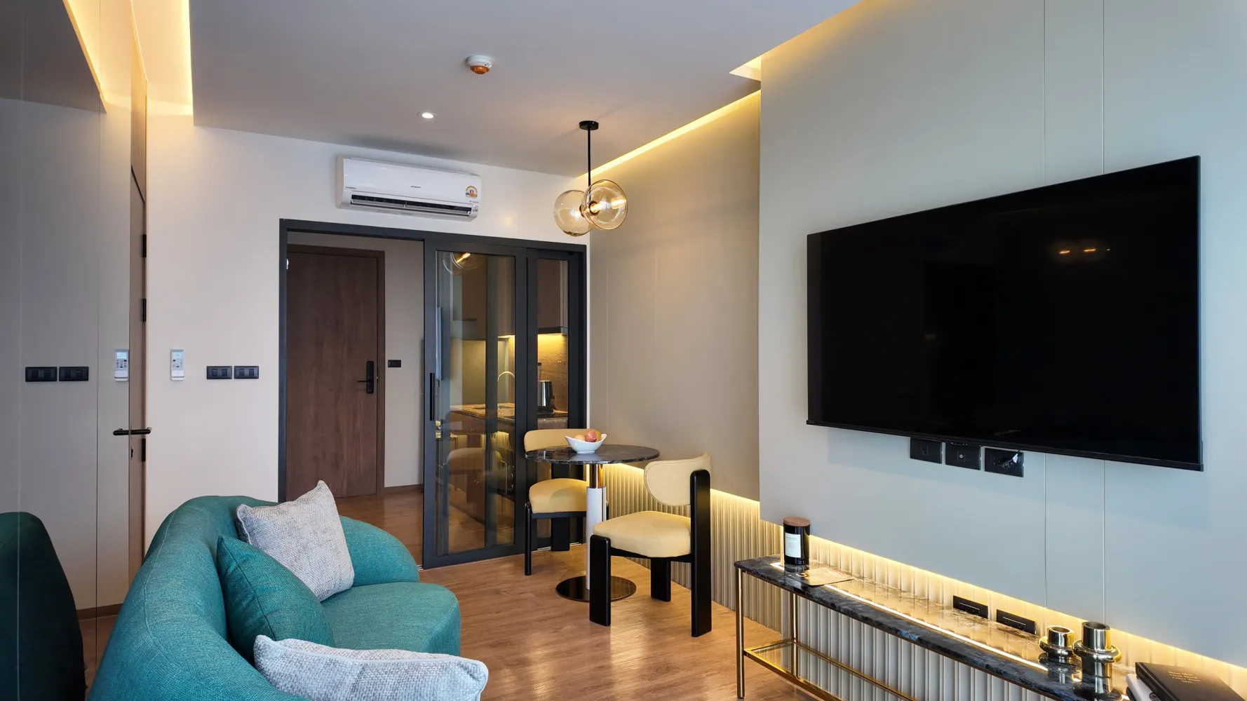 Property image - full photo 2