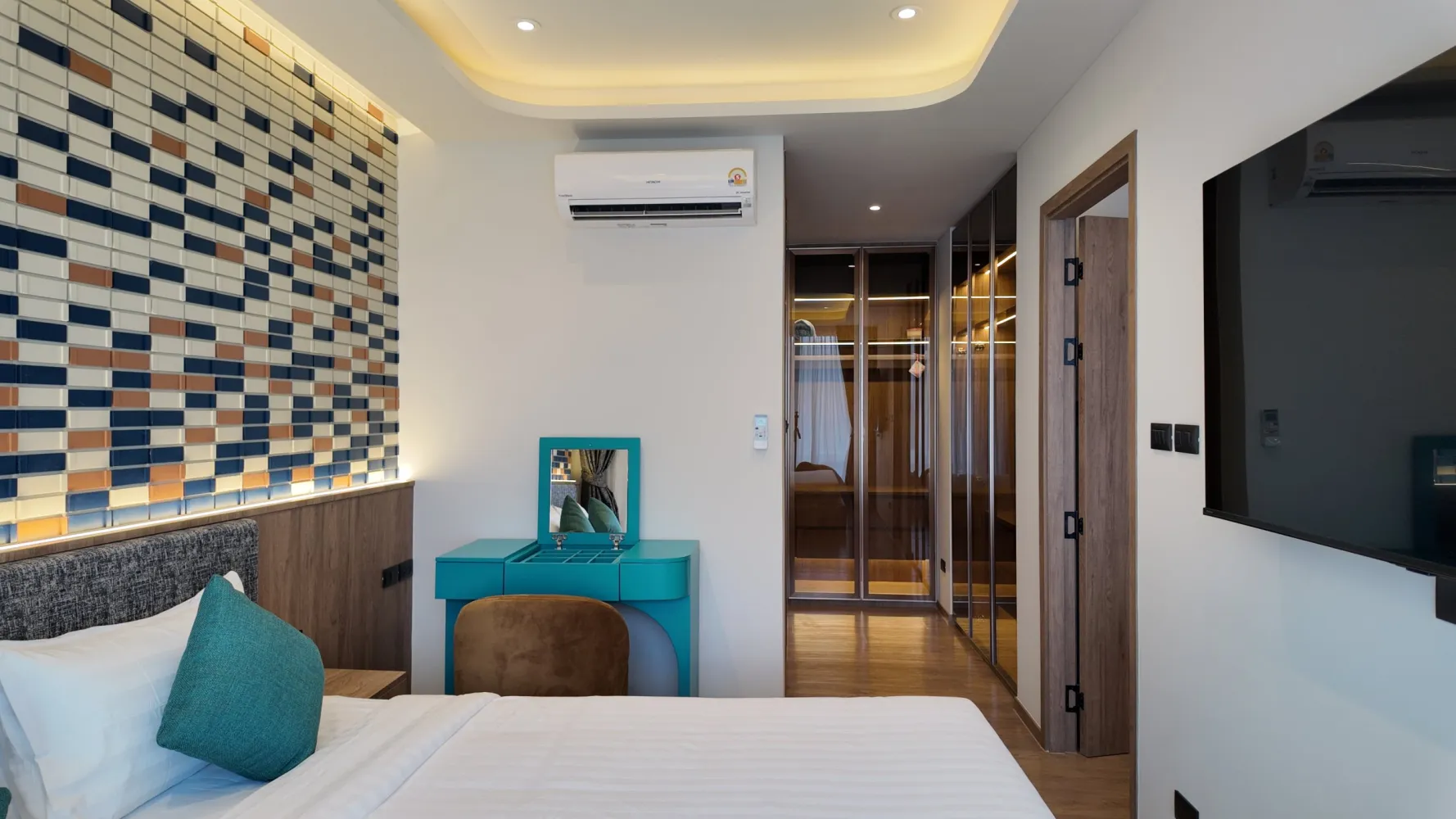Property image - full photo 11