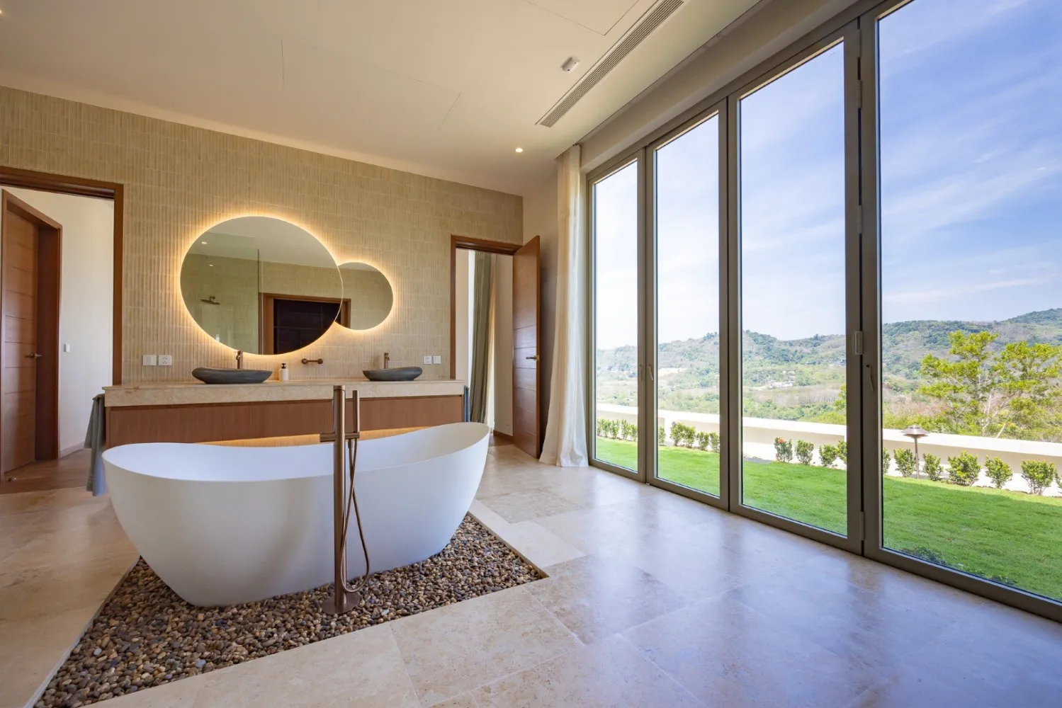 Property image - full photo 13