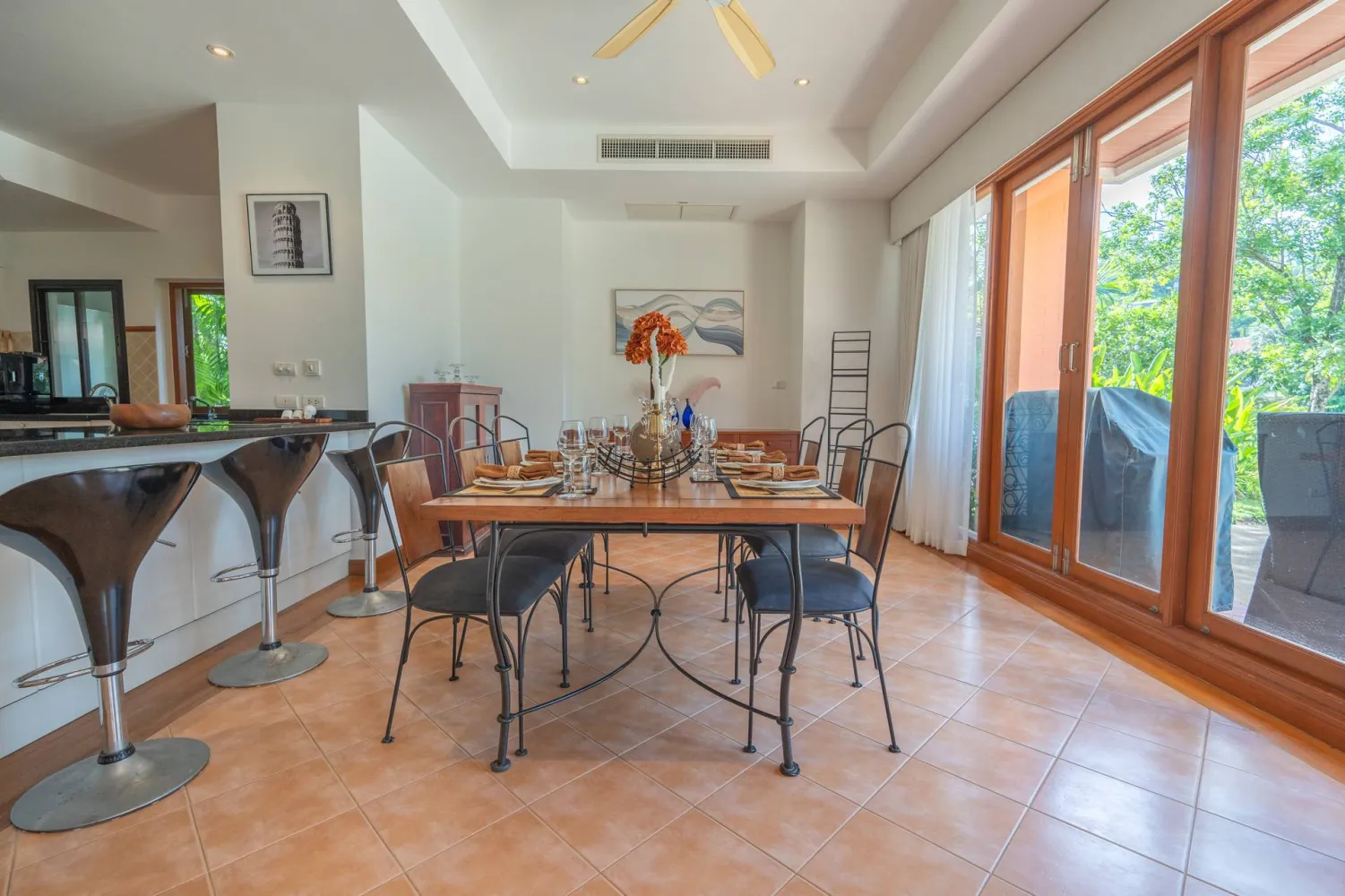 Property image - full photo 4