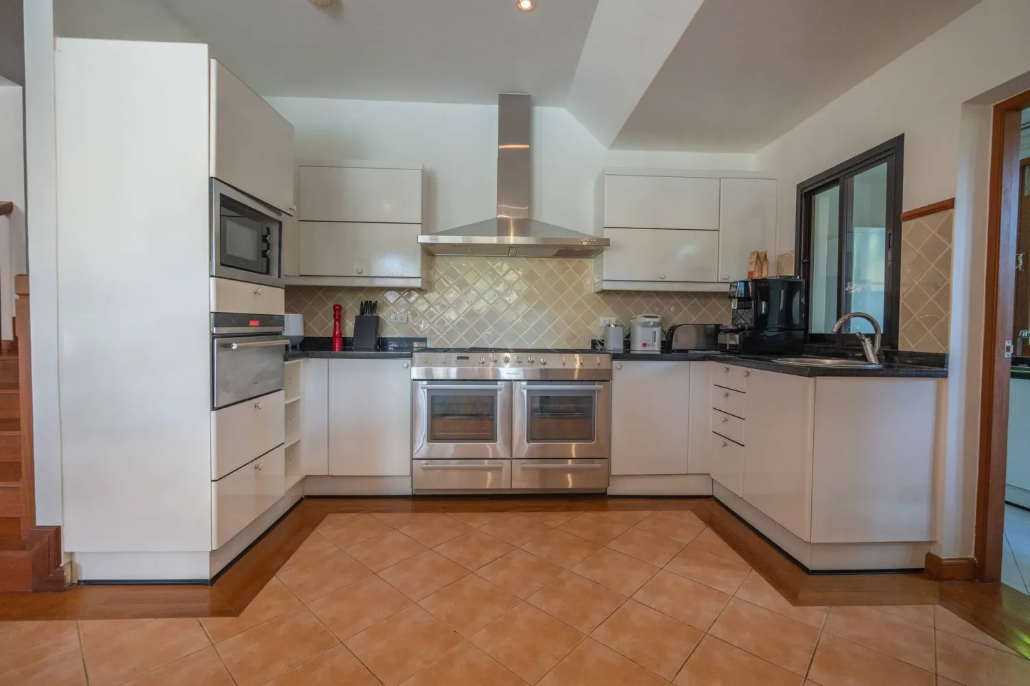 Property image - full photo 12