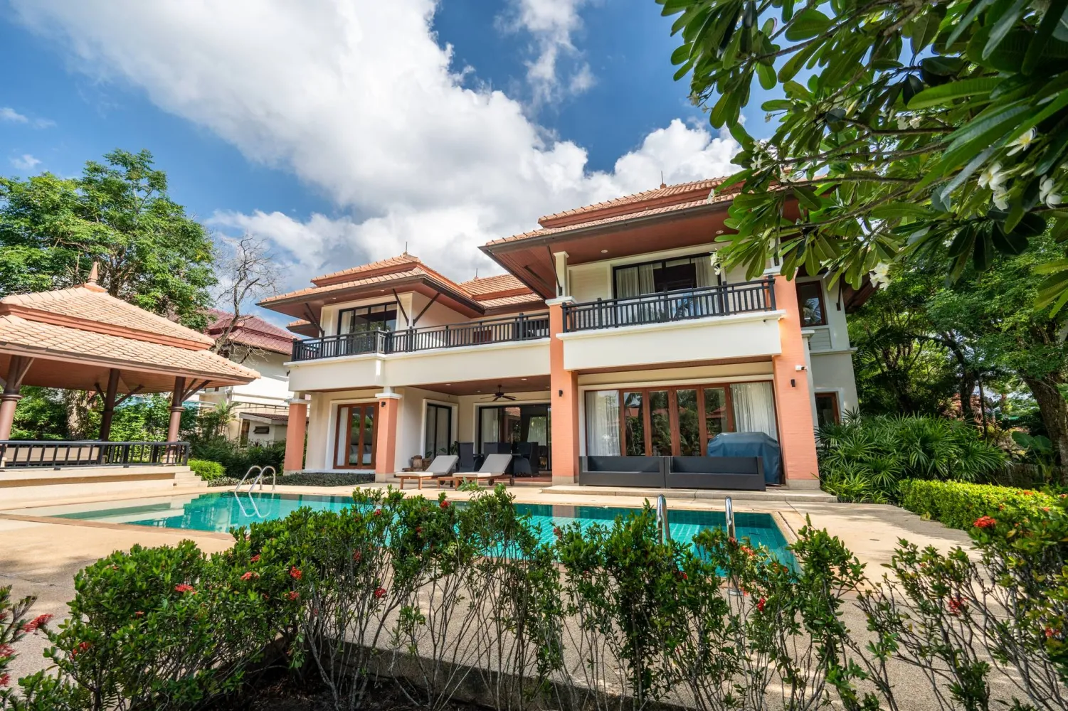 Property image - full photo 2