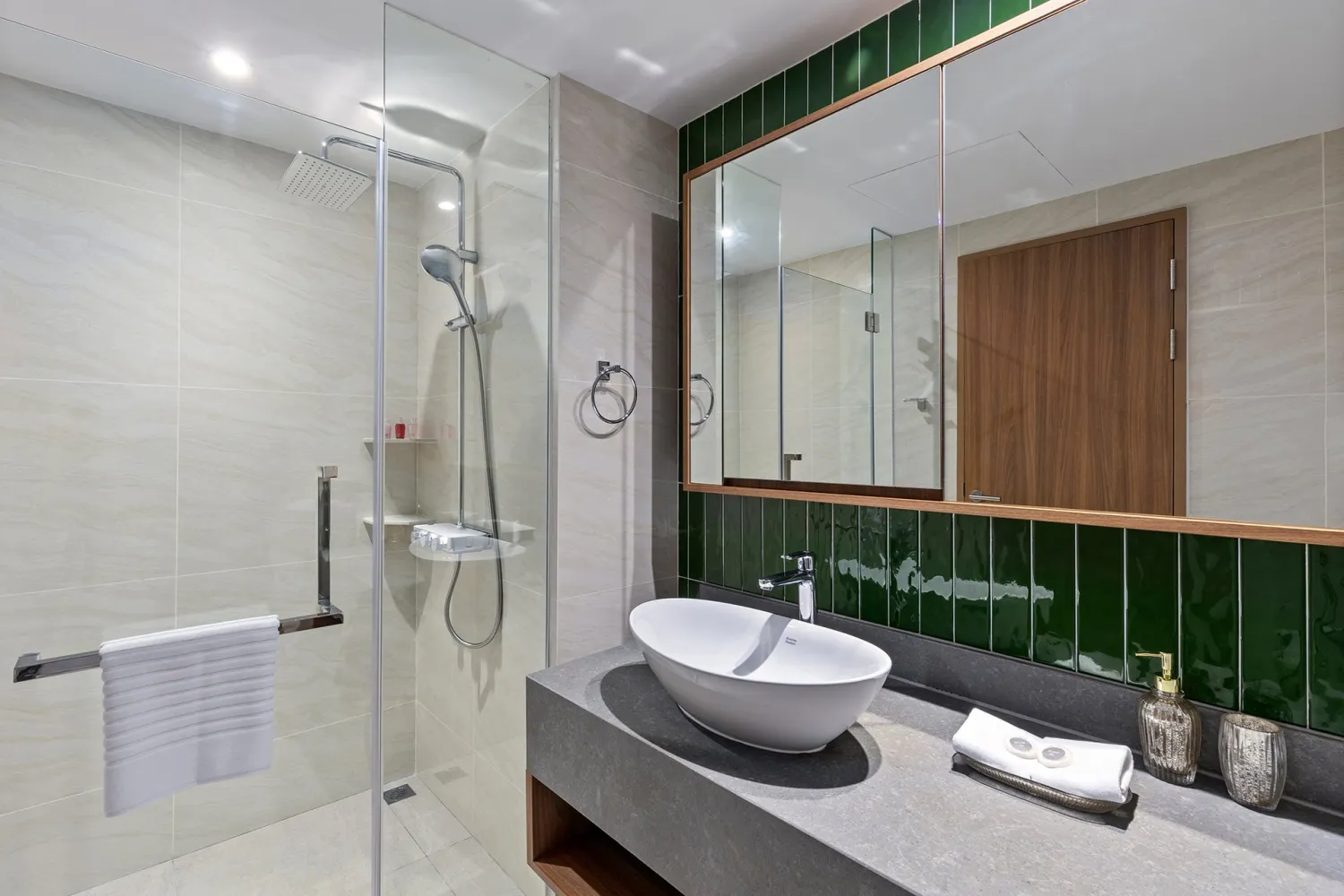 Property image - full photo 17