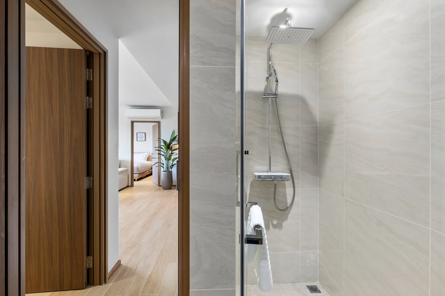Property image - full photo 18
