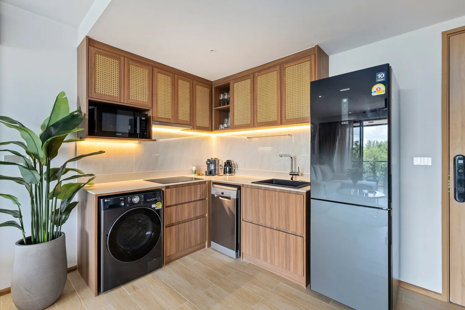 Property image - full photo 6