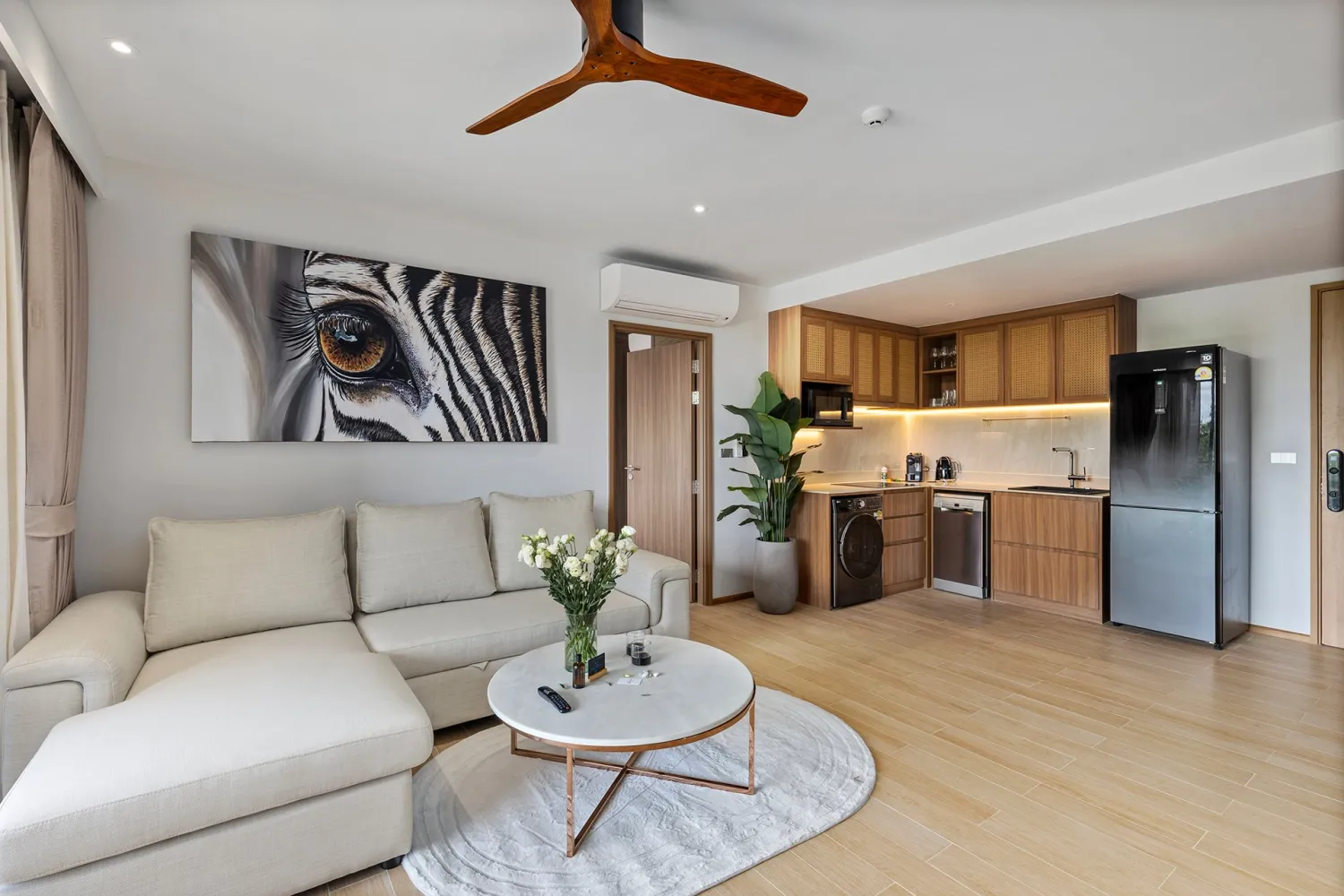 Property image - full photo 4