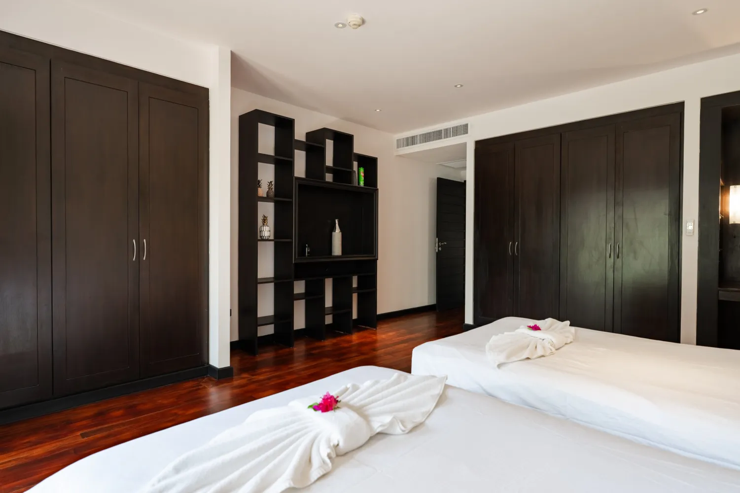 Property image - full photo 28