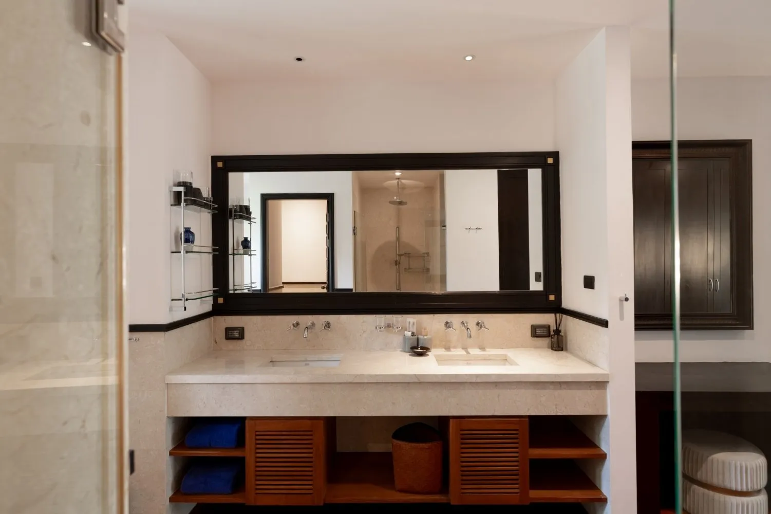 Property image - full photo 38