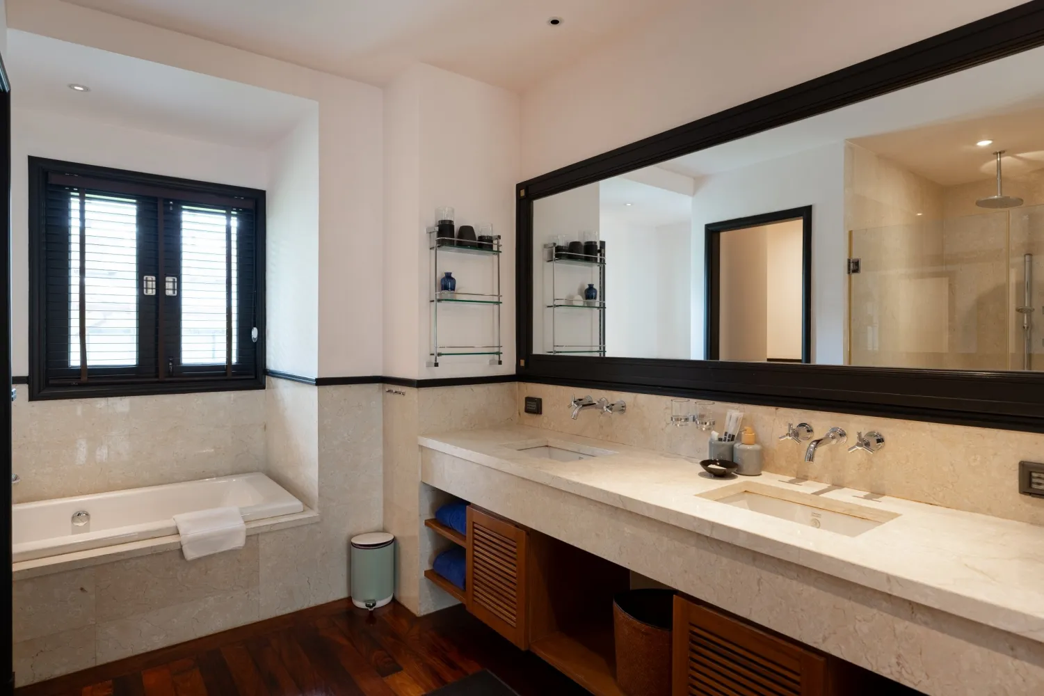 Property image - full photo 39