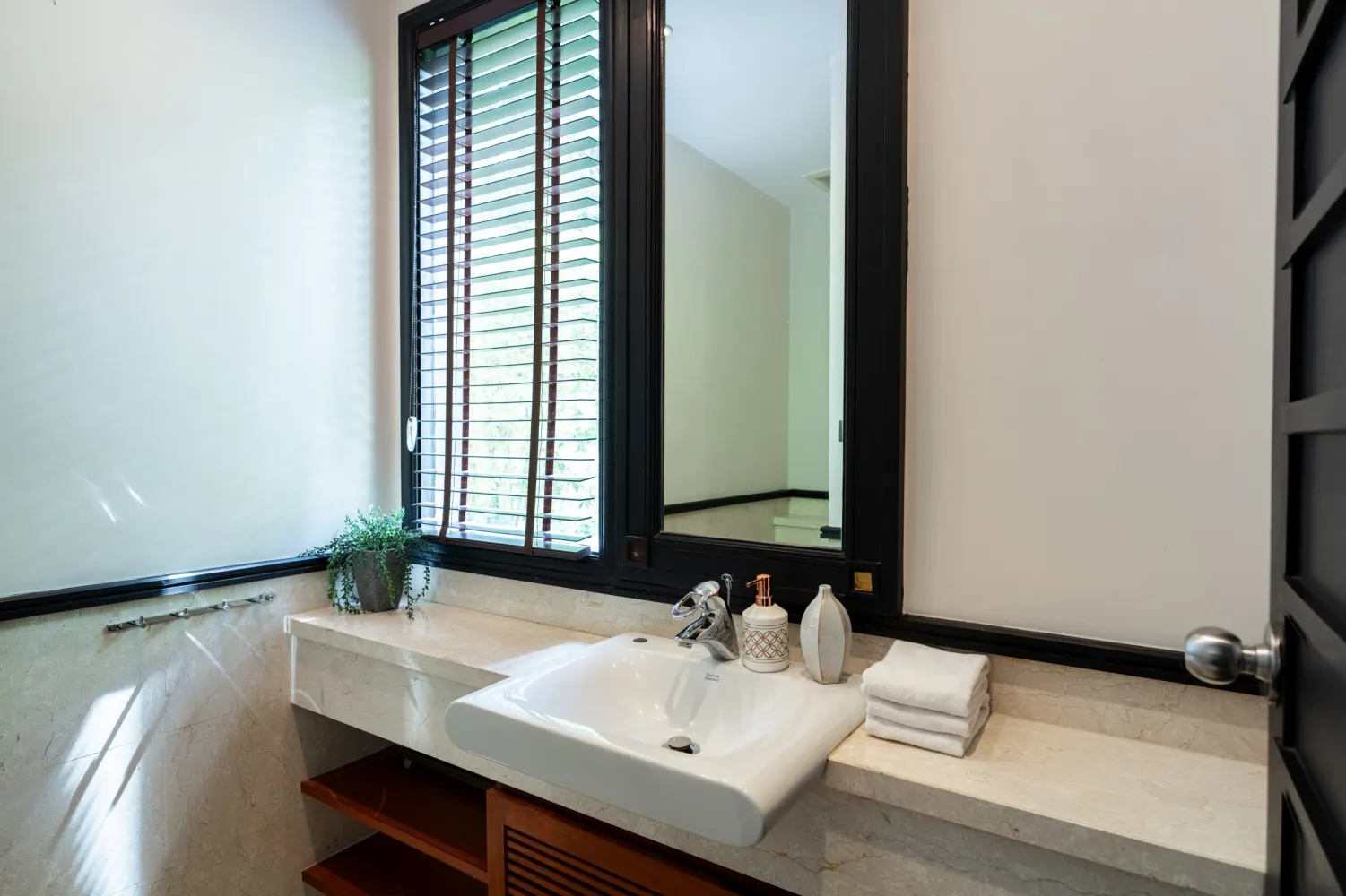 Property image - full photo 33