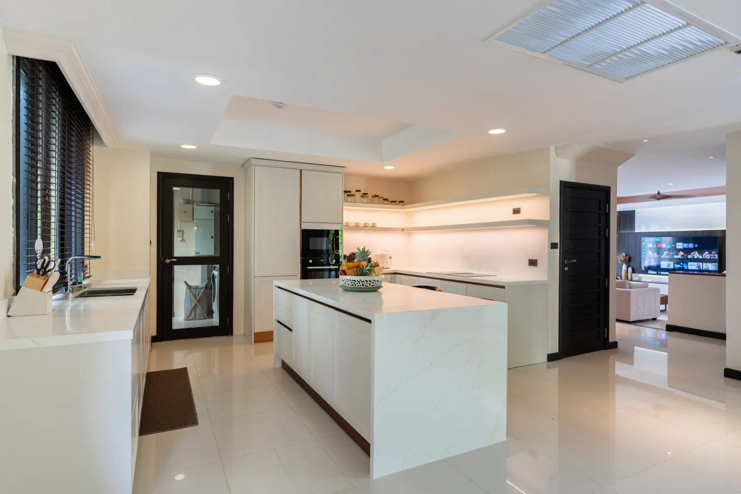 Property image - full photo 4
