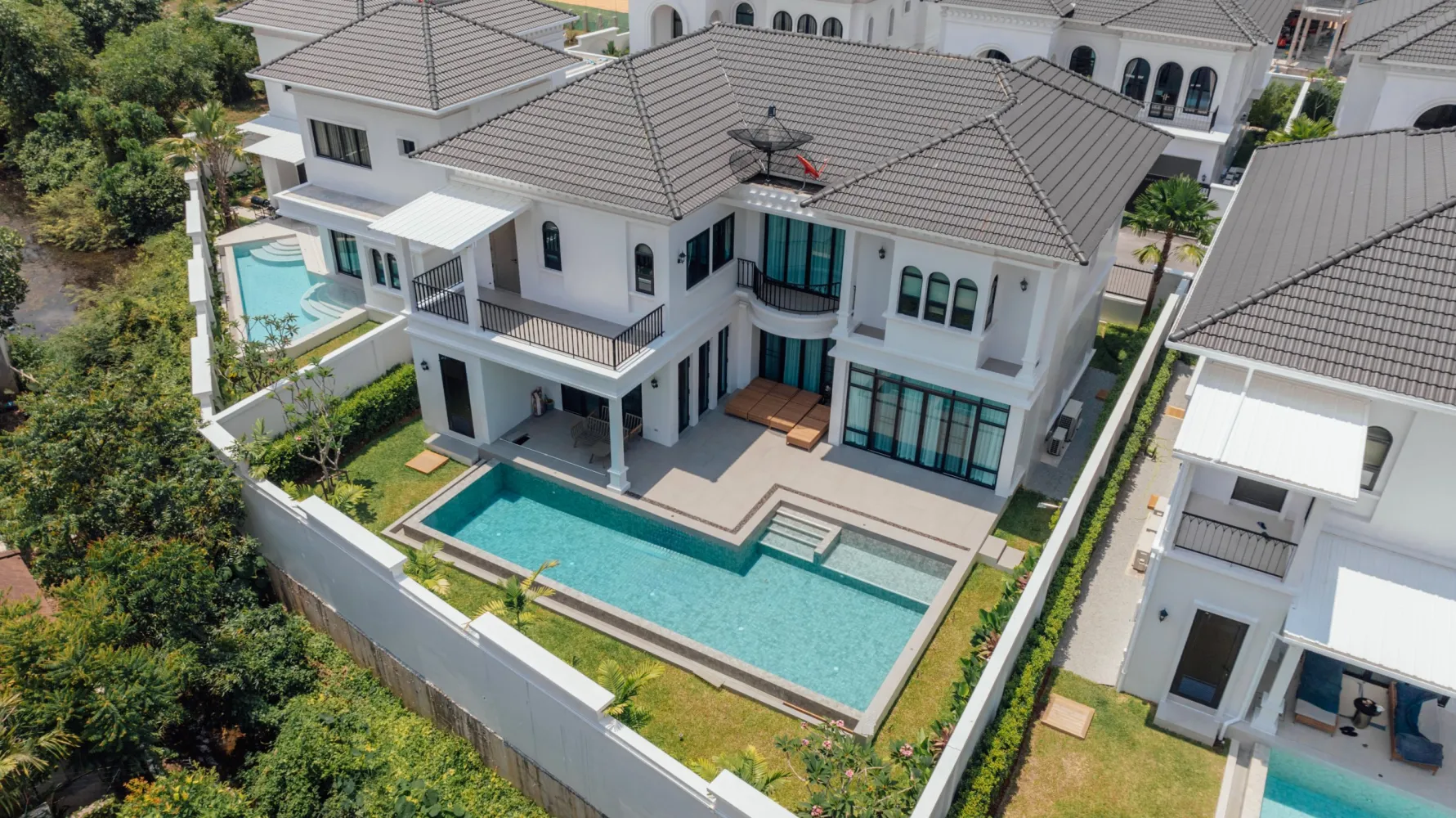 Property image - full photo 3