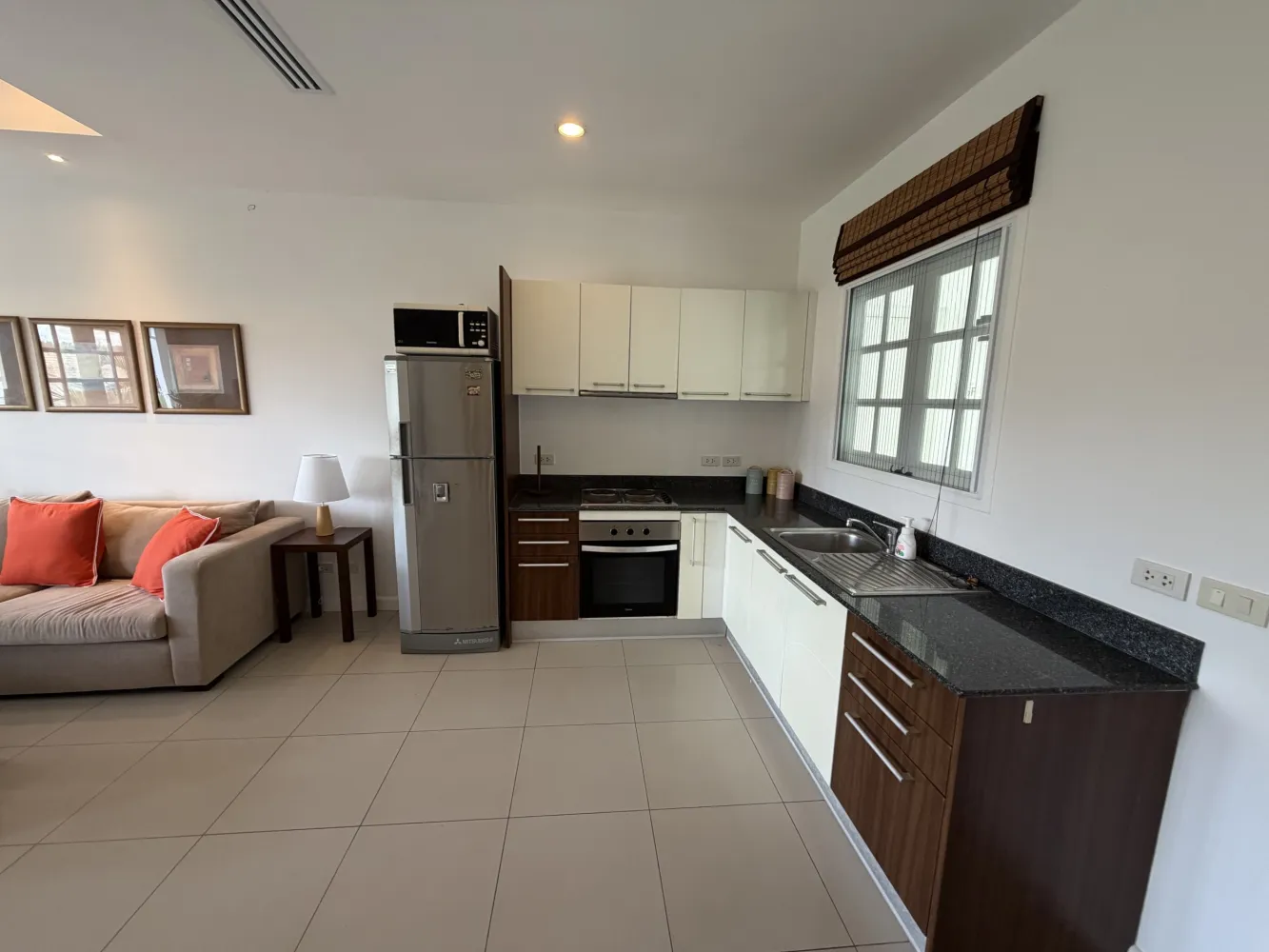 Property image - full photo 4