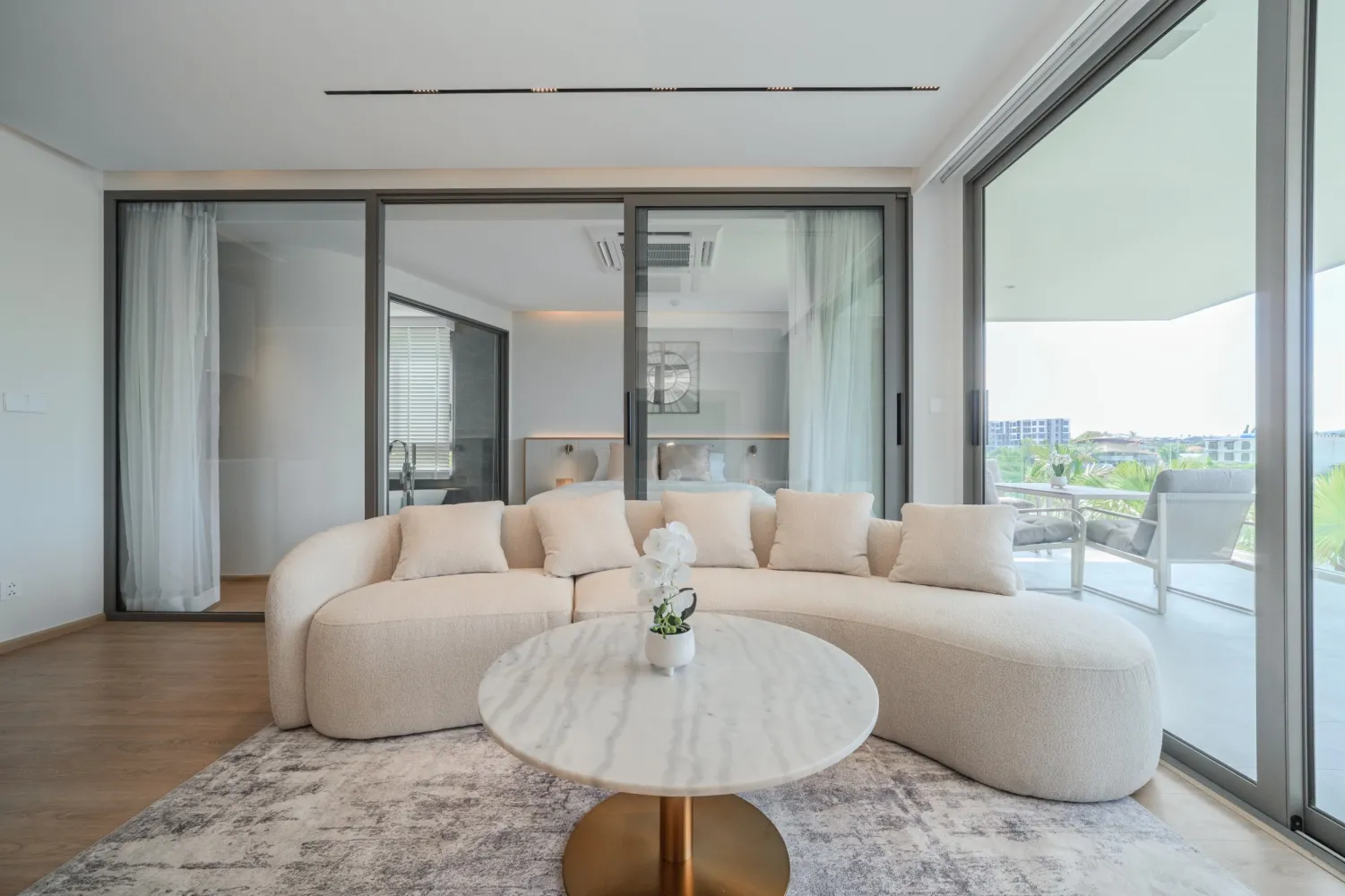 Property image - full photo 2