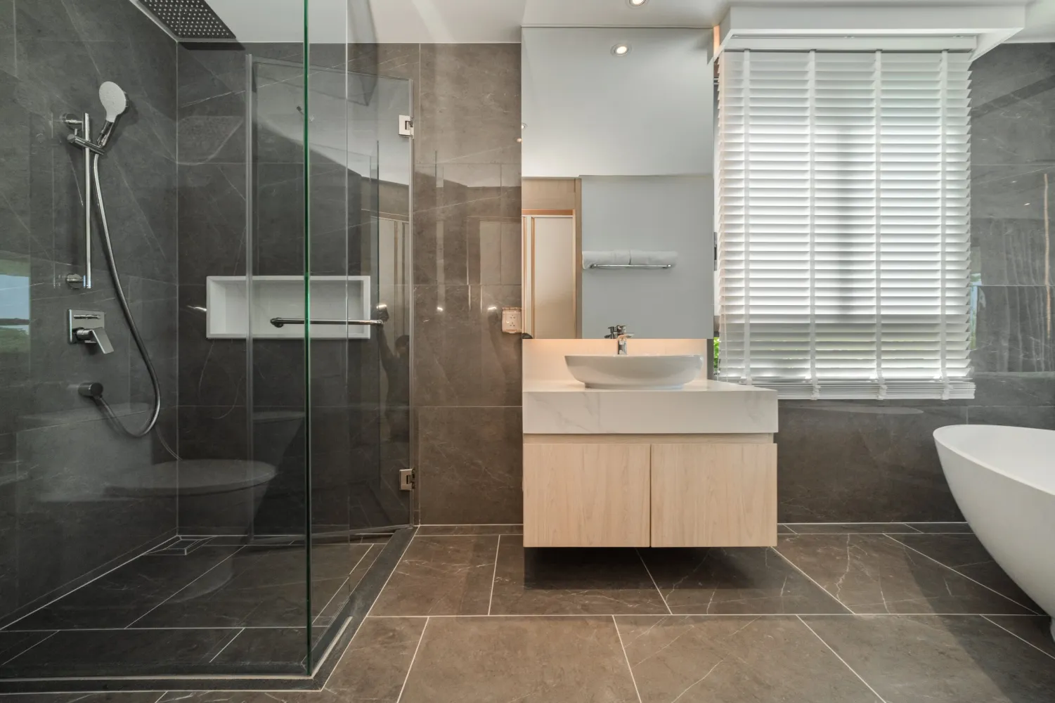Property image - full photo 33