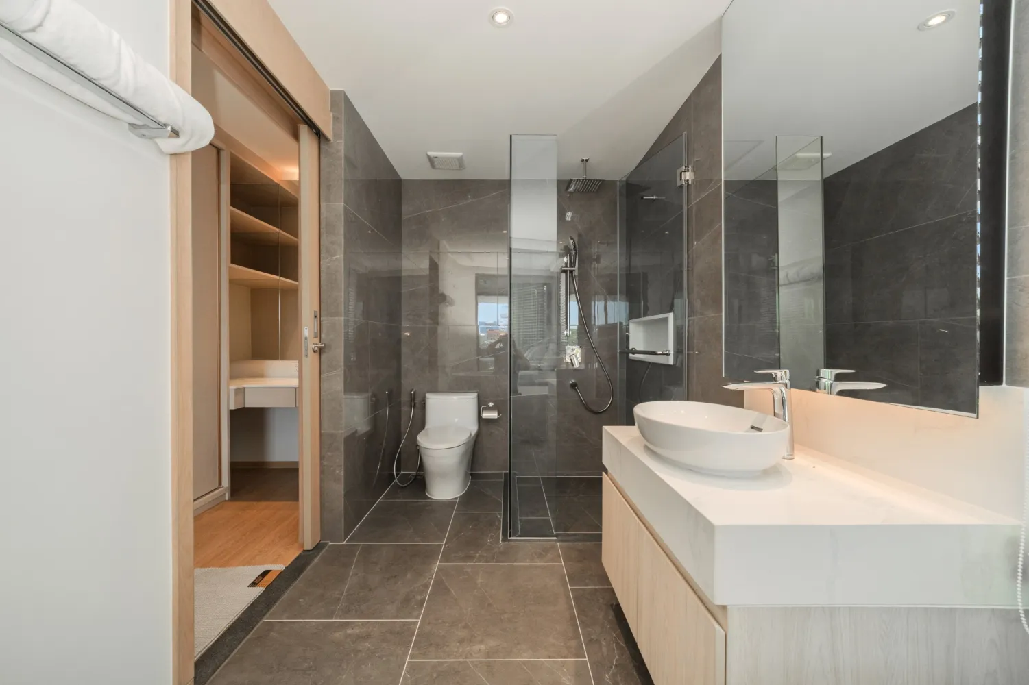 Property image - full photo 36