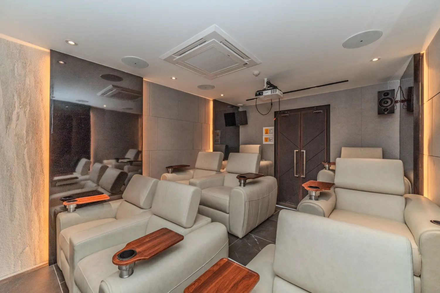 Property image - full photo 54