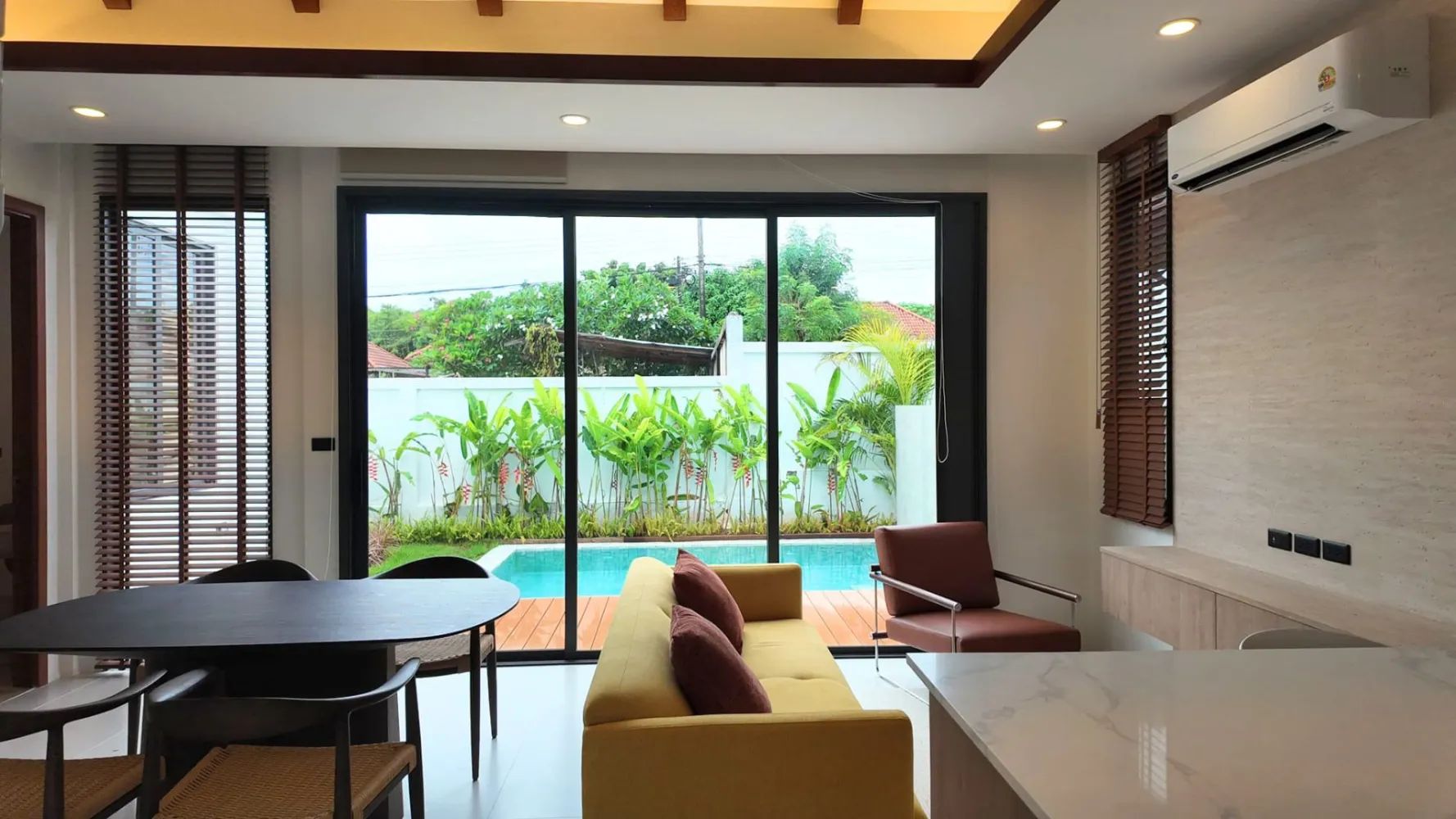 Property image - full photo 2