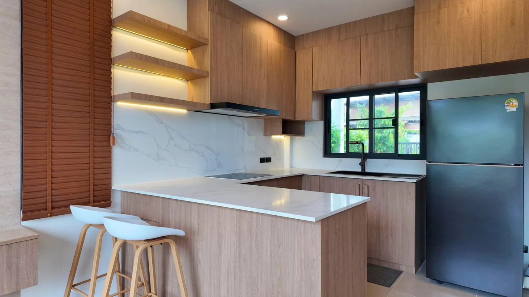 Property image - full photo 4