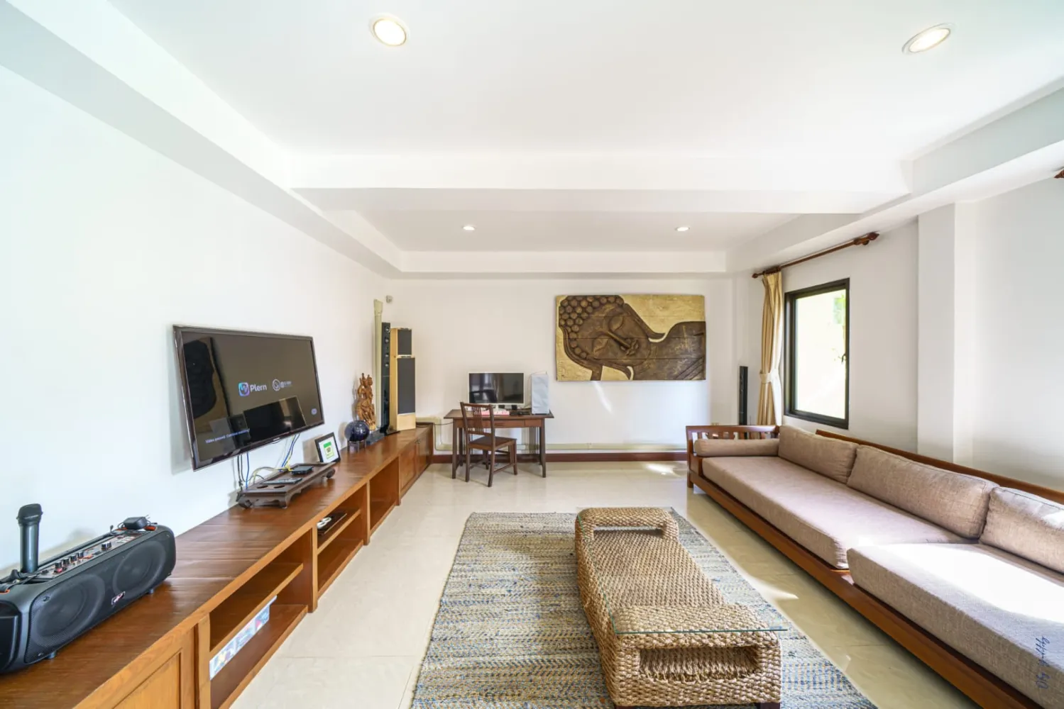 Property image - full photo 2