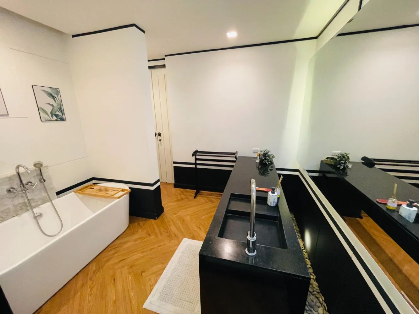 Property image - full photo 12