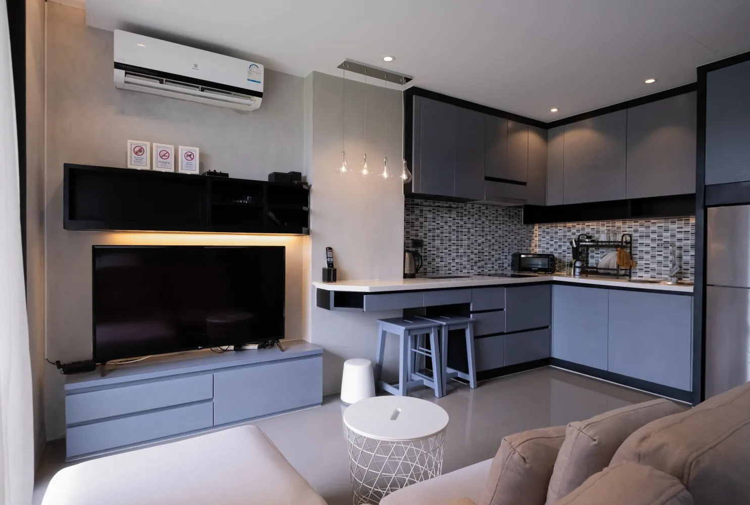 Property image - full photo 2
