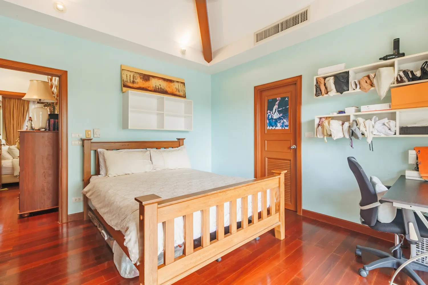 Property image - full photo 32