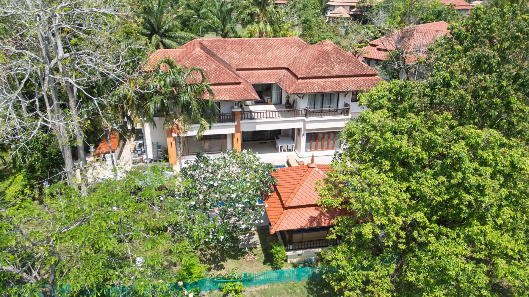 Property image - full photo 64