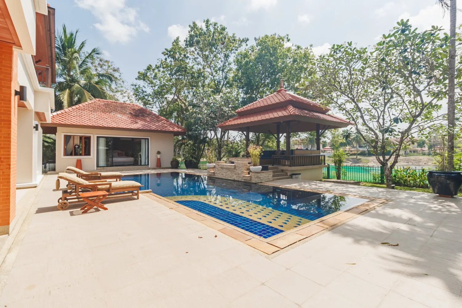 Property image - full photo 54
