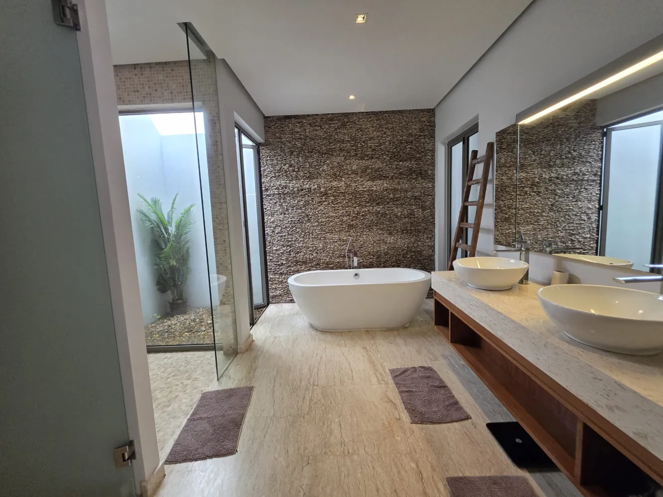 Property image - full photo 28