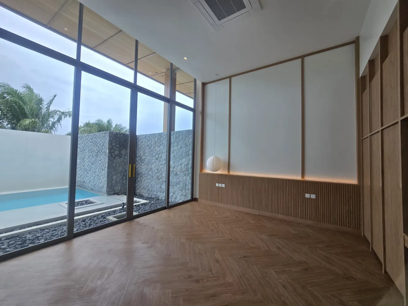 Property image - full photo 11