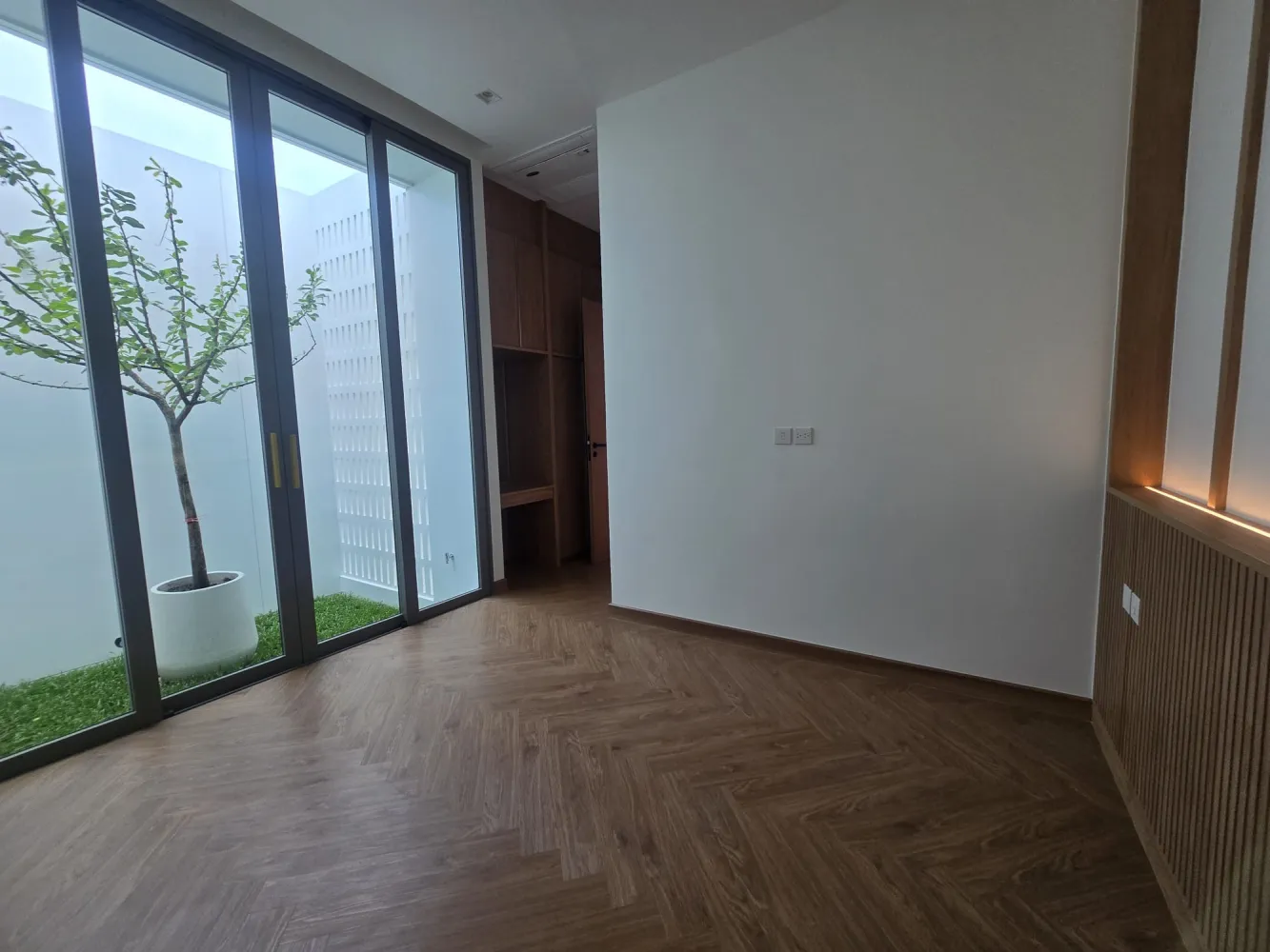 Property image - full photo 10