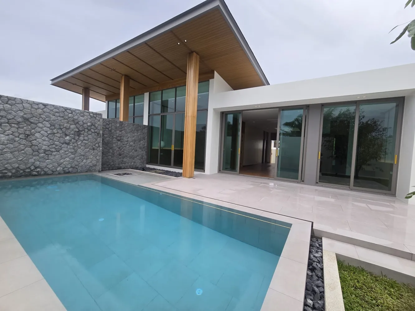 Property image - full photo 2