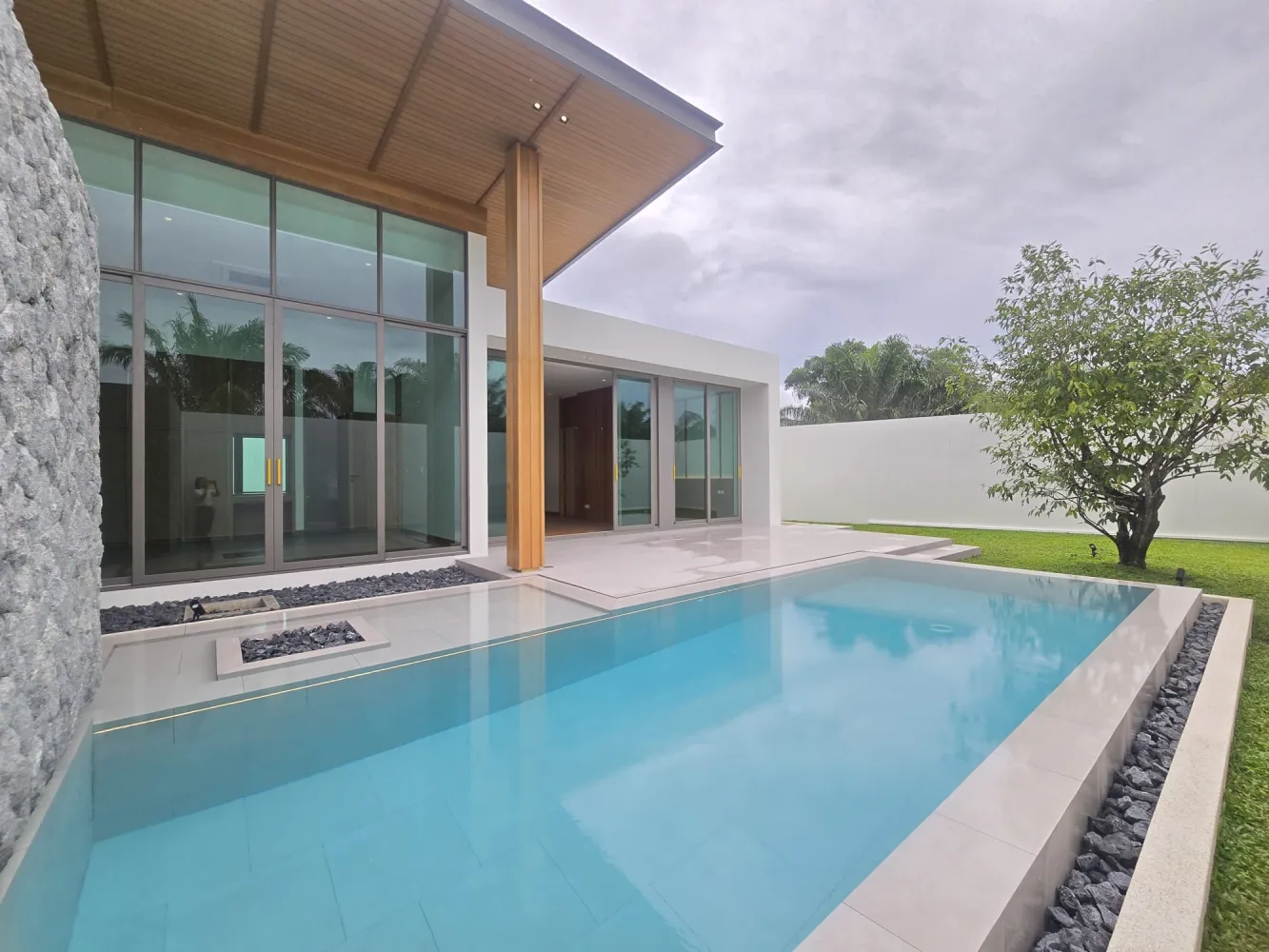 Property image - full photo 1