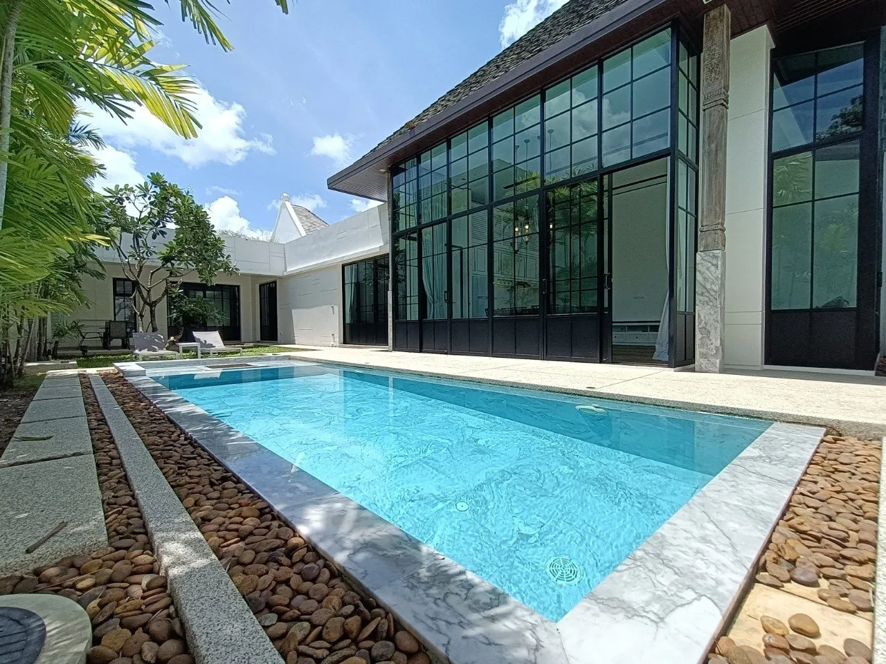 Property image - full photo 1