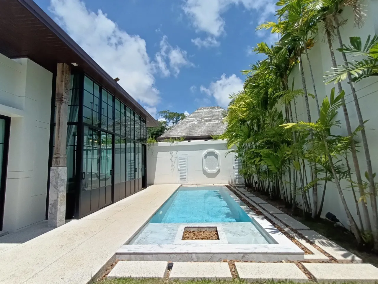 Property image - full photo 2