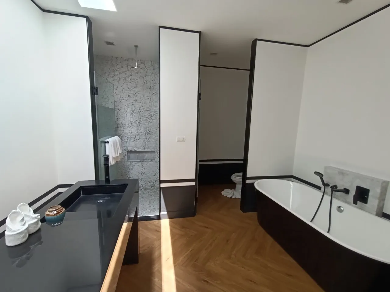 Property image - full photo 17
