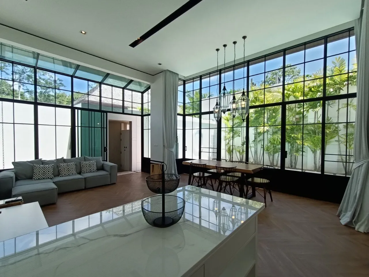 Property image - full photo 3