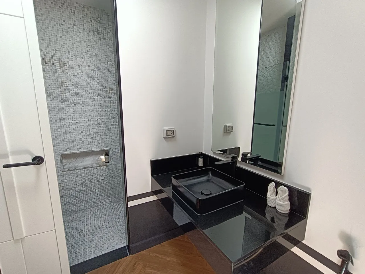 Property image - full photo 28
