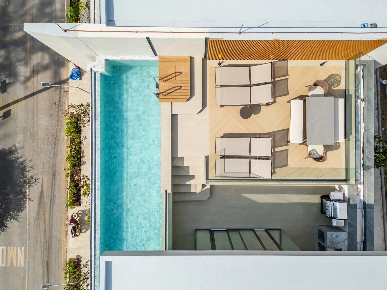 Property image - full photo 4