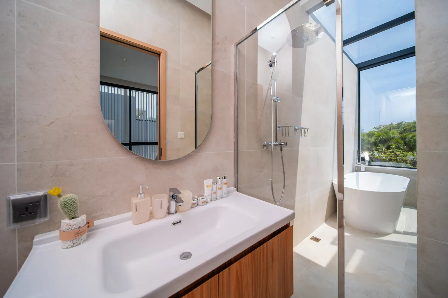 Property image - full photo 10